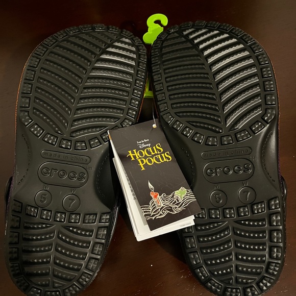 Crocs Classic Disney Hocus Pocus Clog. Firm price - Picture 6 of 14